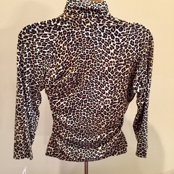 G WHEELS Leopard Print Stretchy Knit Top NWT - Picture 3 of 5